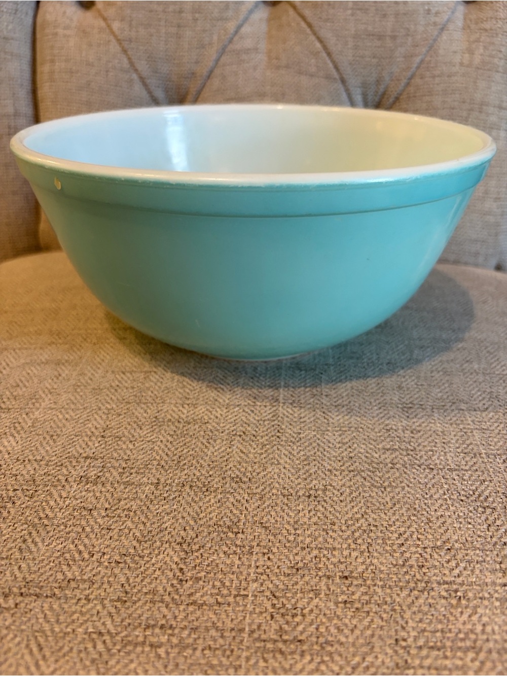 Vintage Pyrex Aqua Glass Mixing Bowl - 2.5 quart Gloss Finish